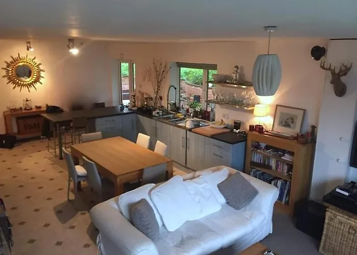 Church Hall & Secret Garden Hideaway At Summer Hills Whitby