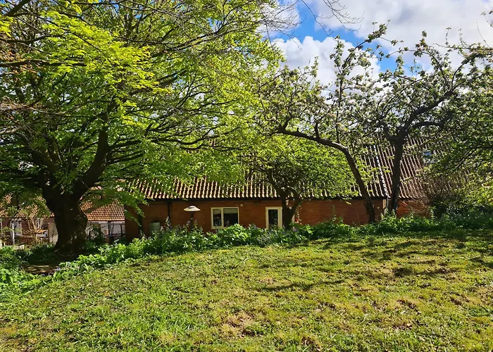 Church Hall & Secret Garden Hideaway At Summer Hills Whitby