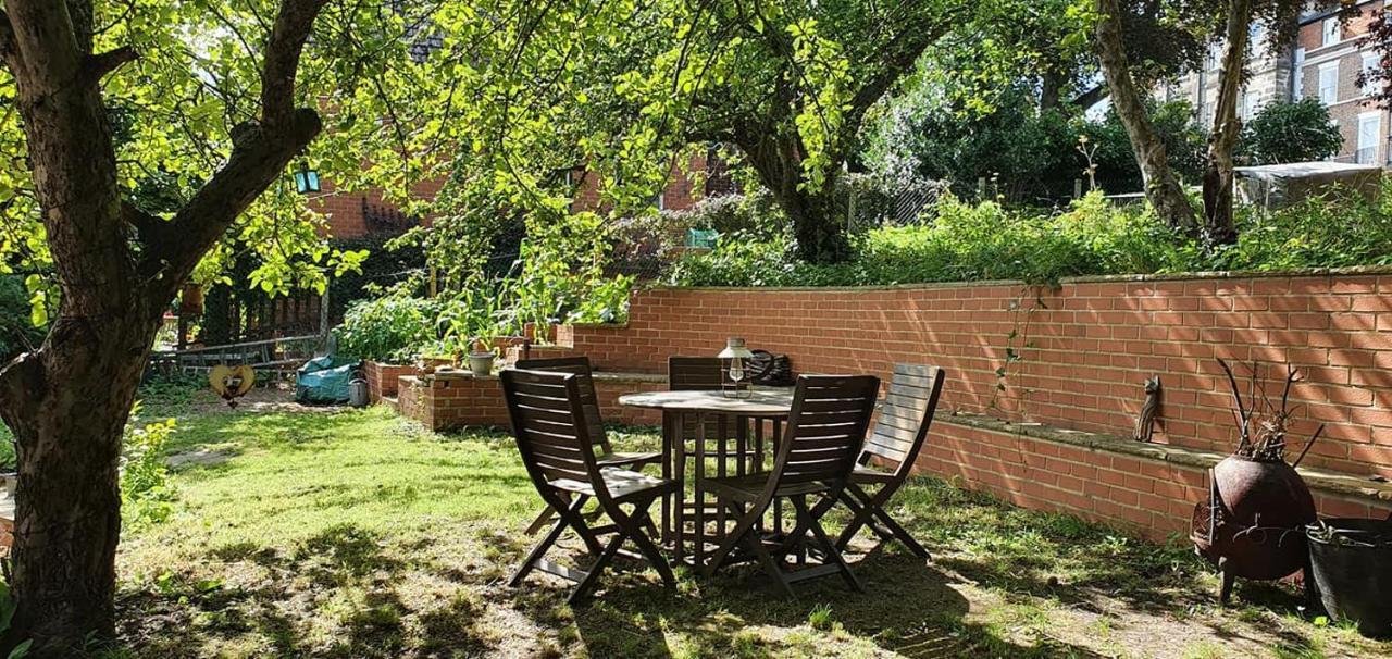 Casa vacanze Church Hall & Secret Garden Hideaway At Summer Hills Whitby