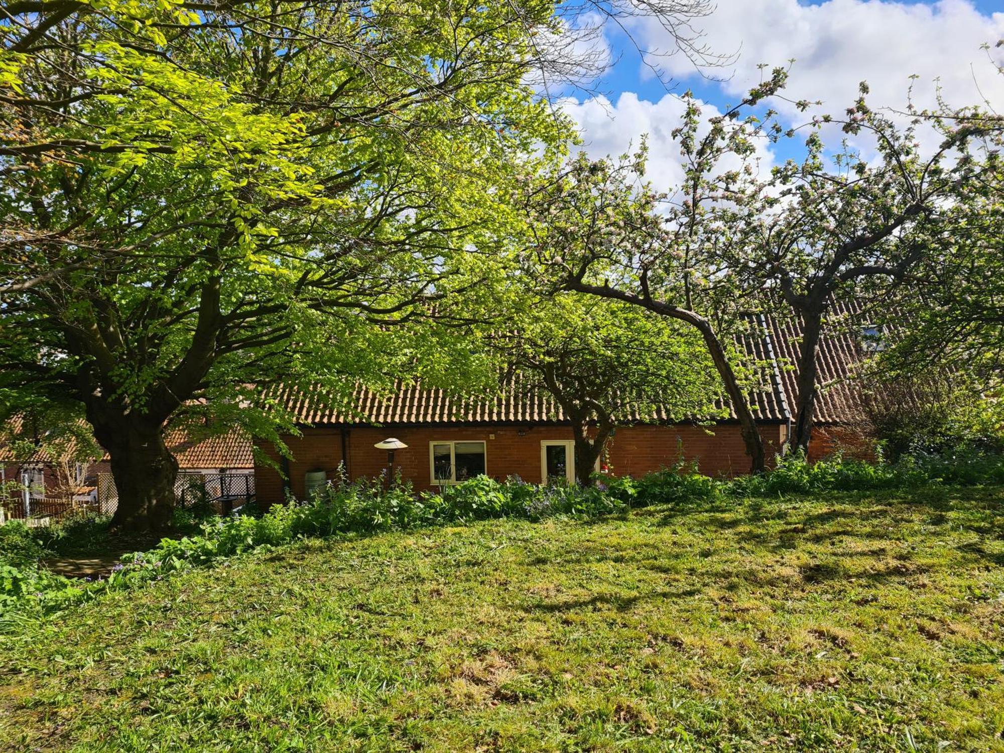 Church Hall & Secret Garden Hideaway At Summer Hills *